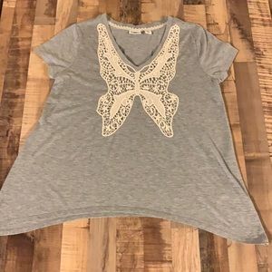 3 for $15 💥 Medium Knit Top with Lace Butterfly